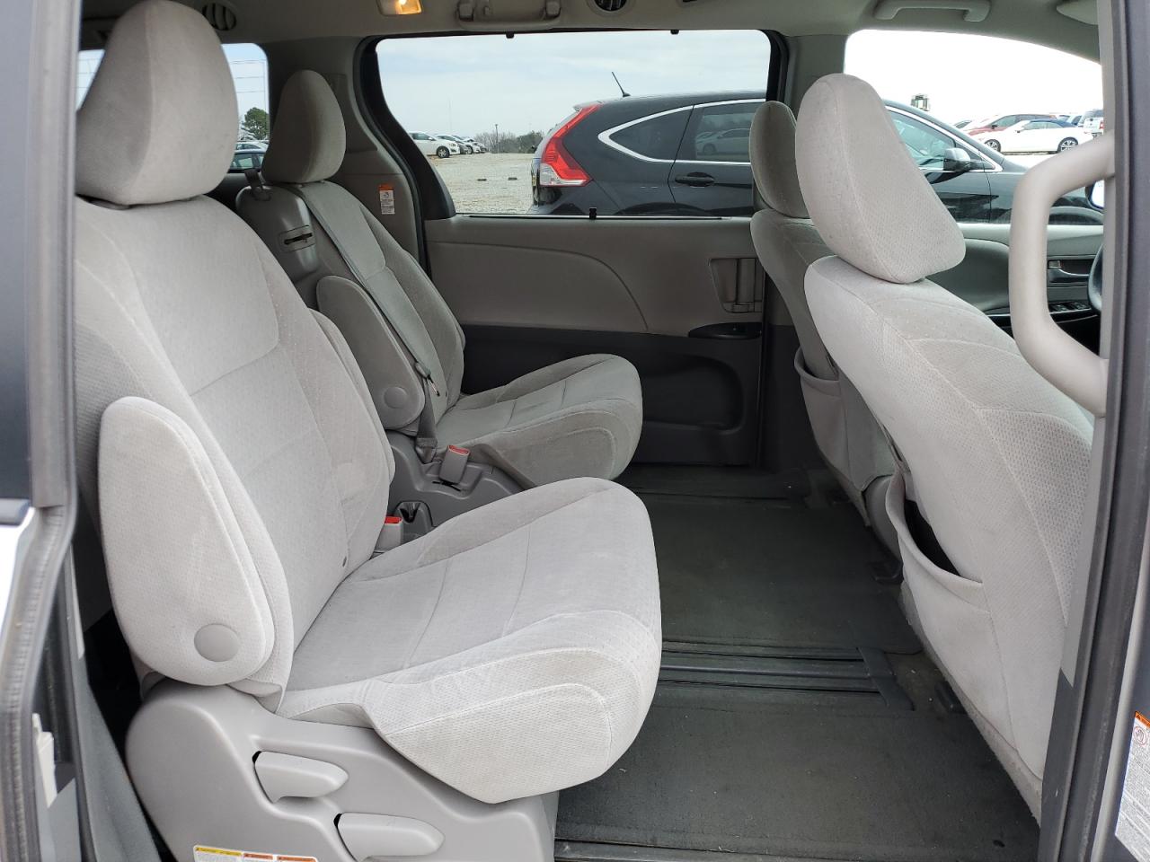 2015 Toyota Sienna - Image 11