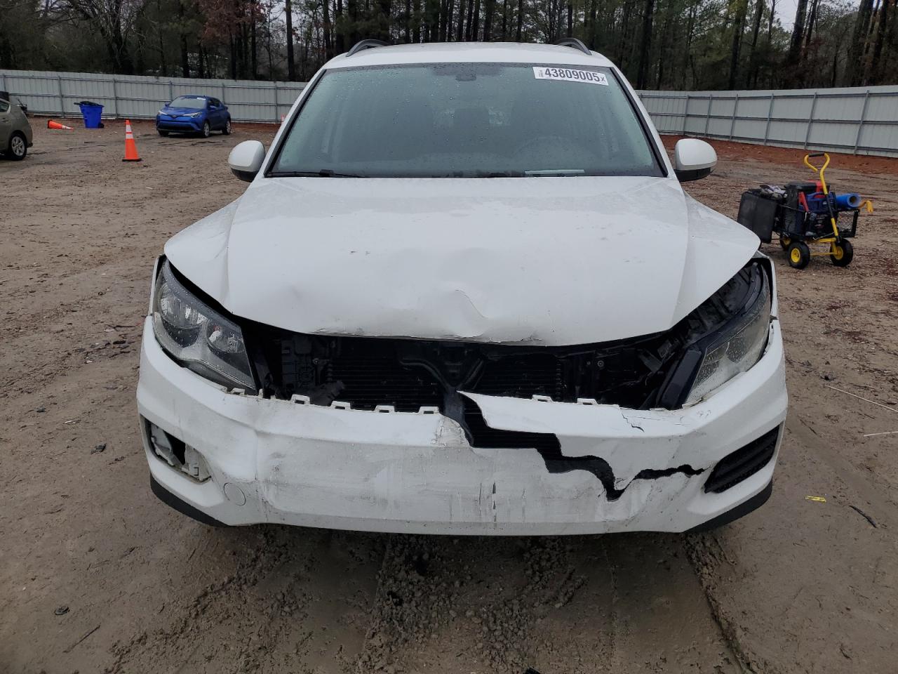 2017 Volkswagen Tiguan - Image 5