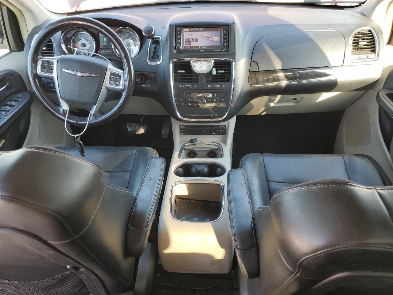2011 Chrysler Town & Country - Image 8