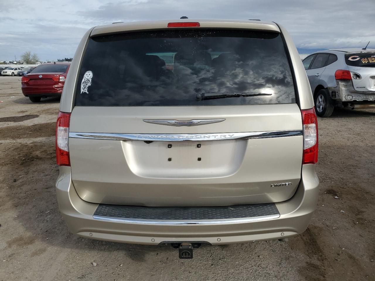 2014 Chrysler Town & Country - Image 6
