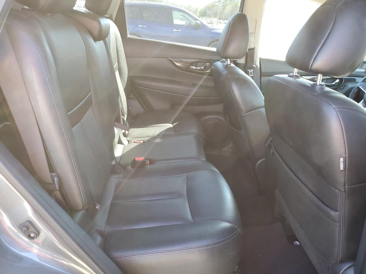 2017 Nissan Rogue - Image 10