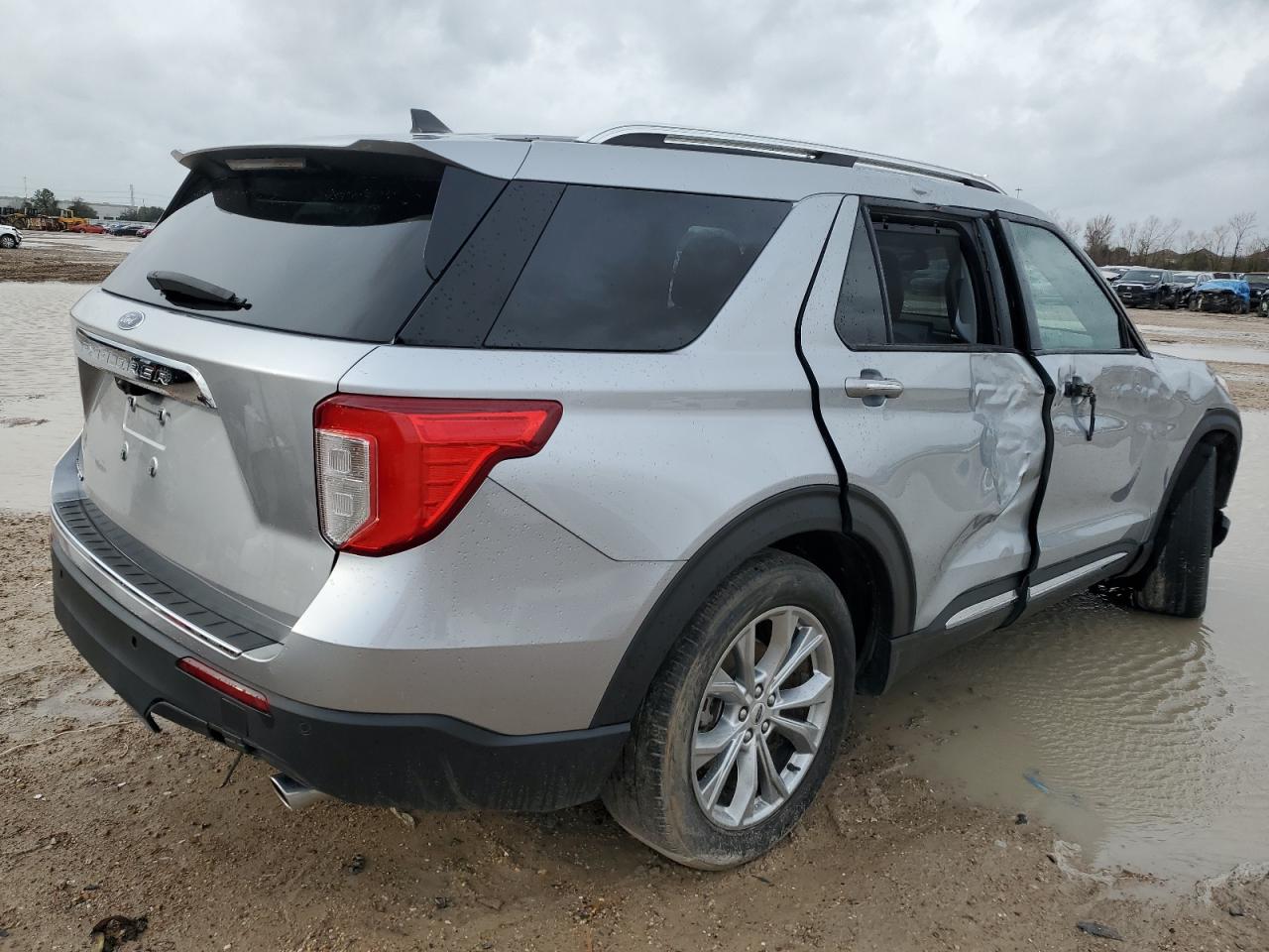 2022 Ford Explorer - Image 3