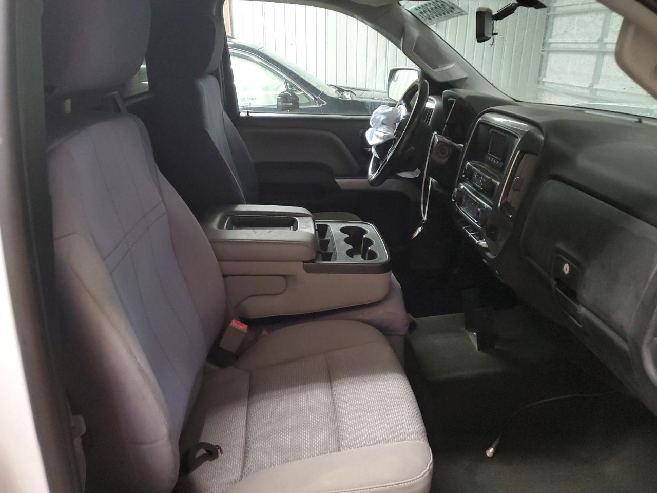 2015 Chevrolet Silverado - Image 10