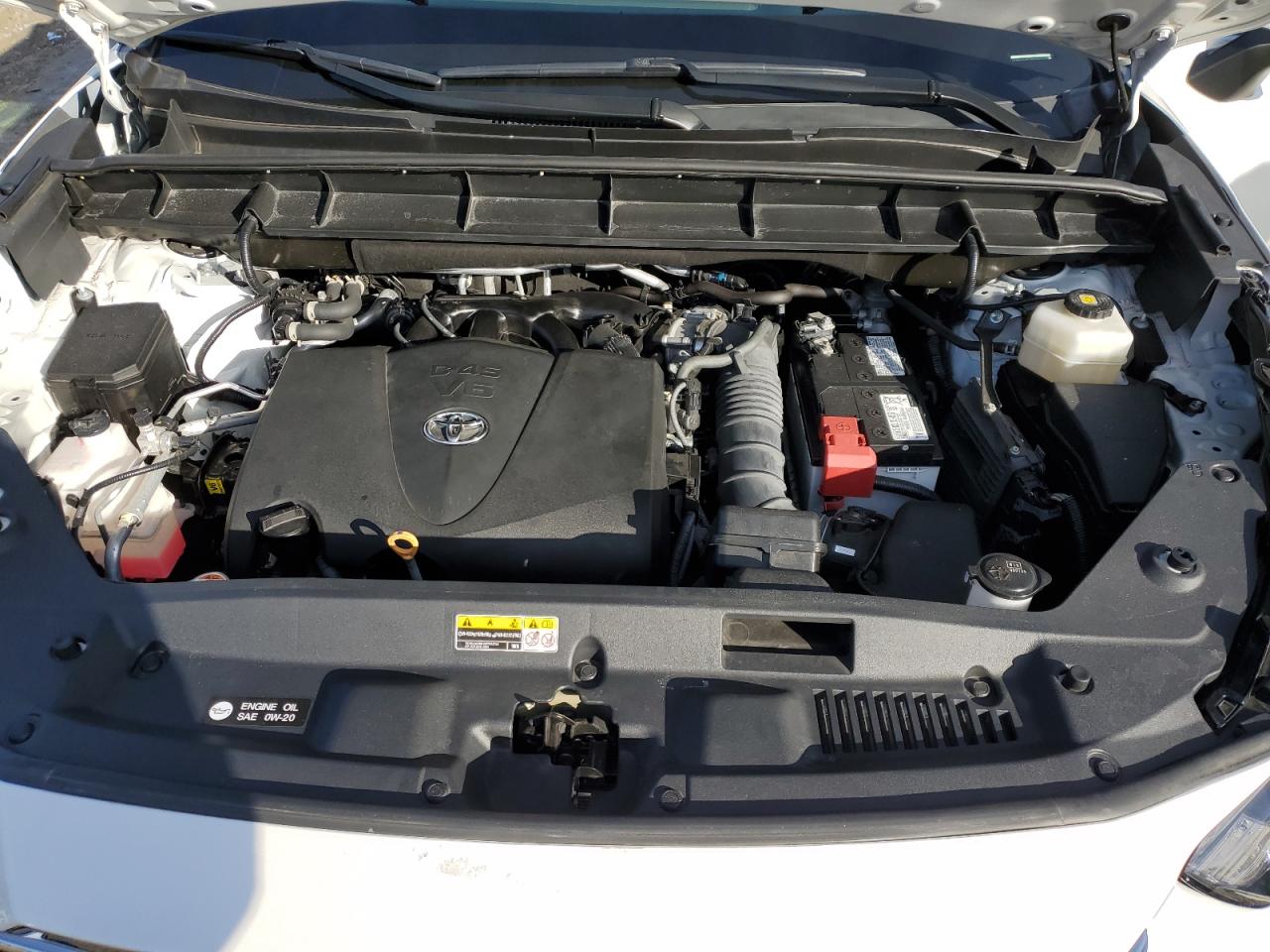2022 Toyota Highlander - Image 12