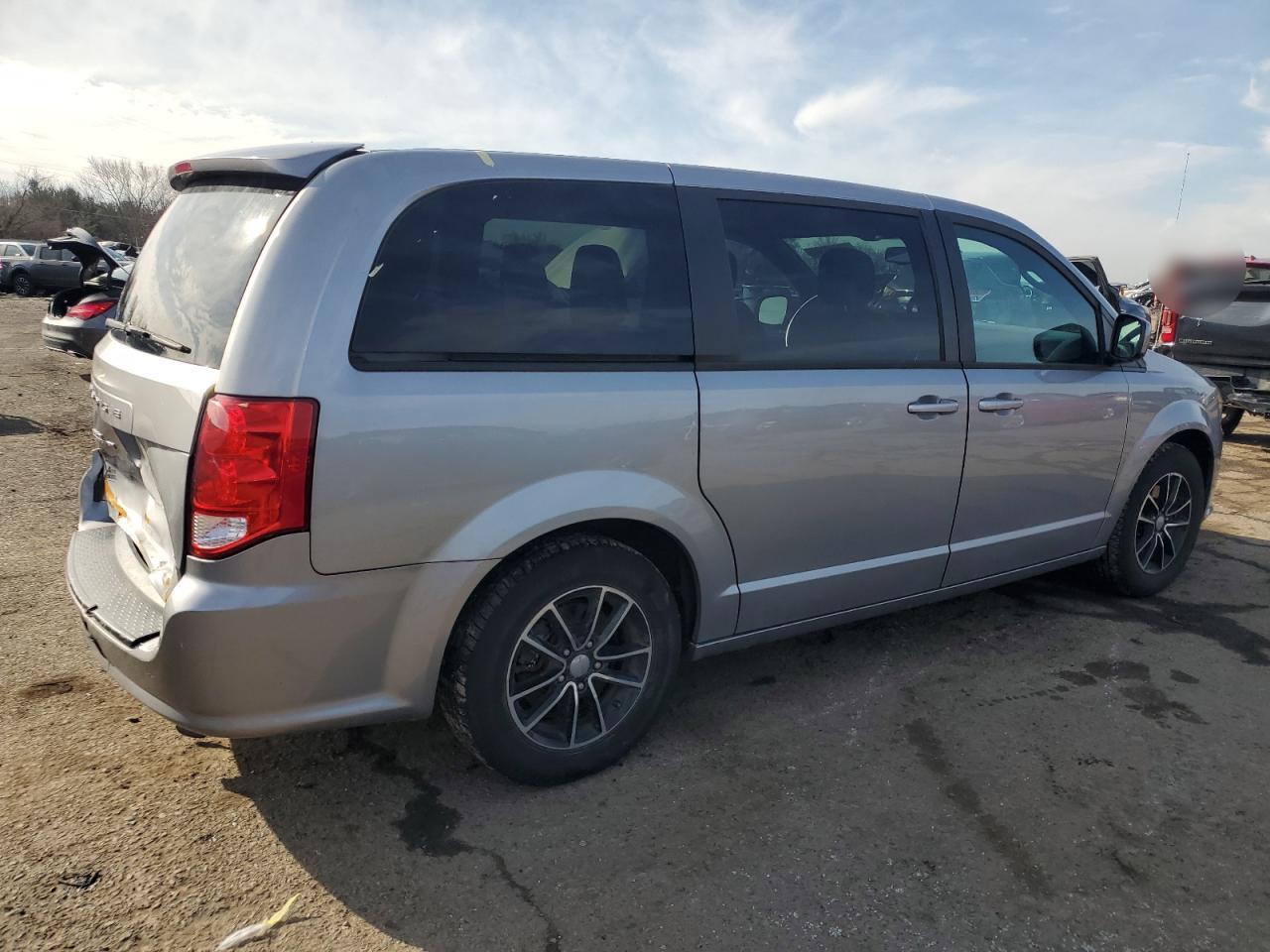 2018 Dodge Caravan - Image 3