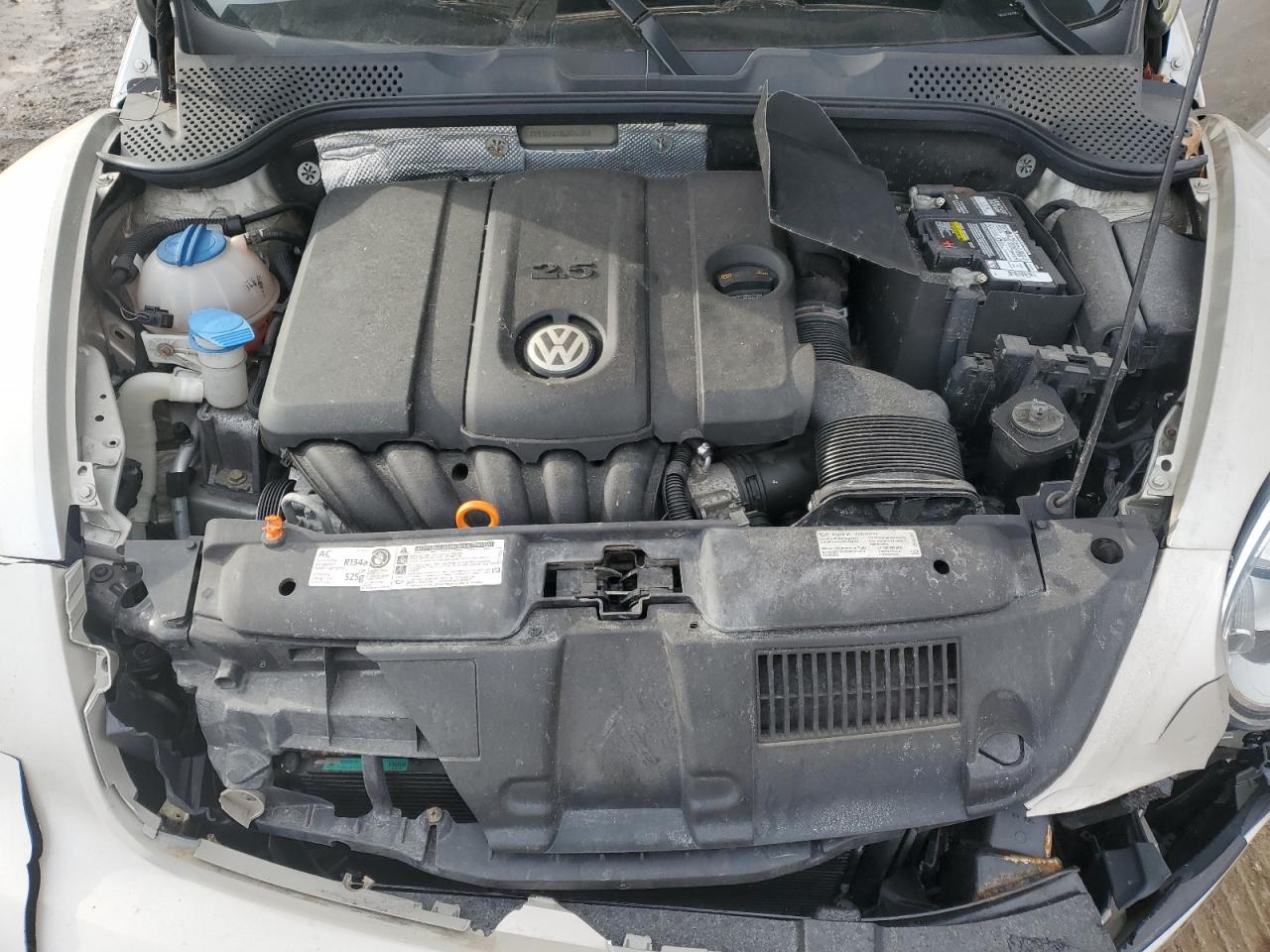 2012 Volkswagen Beetle - Image 12