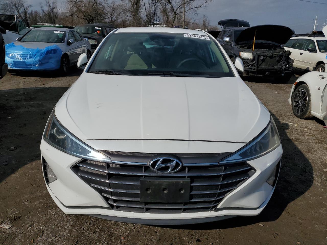 2019 Hyundai Elantra - Image 5