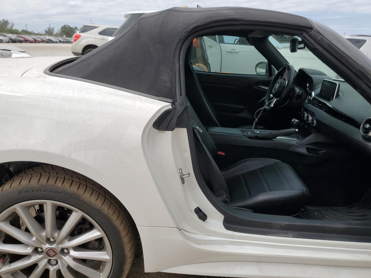 2020 Fiat 124 Spider - Image 10