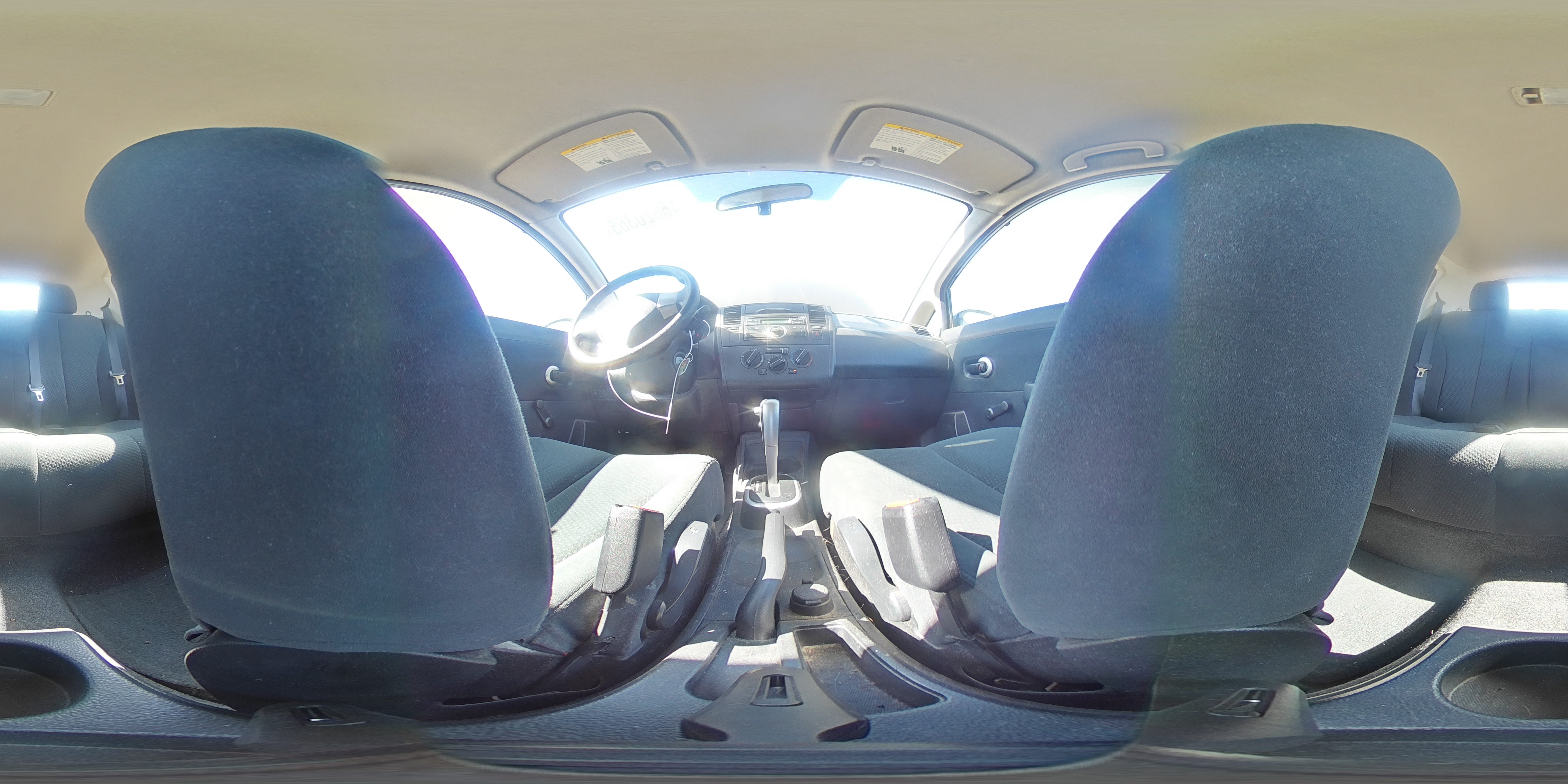 2011 Nissan Versa - Image 12