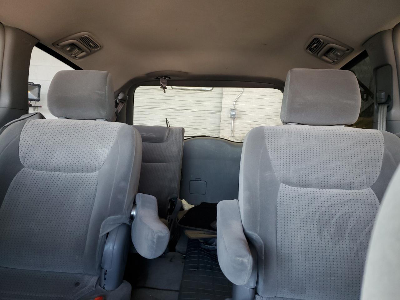 2007 Toyota Sienna - Image 10