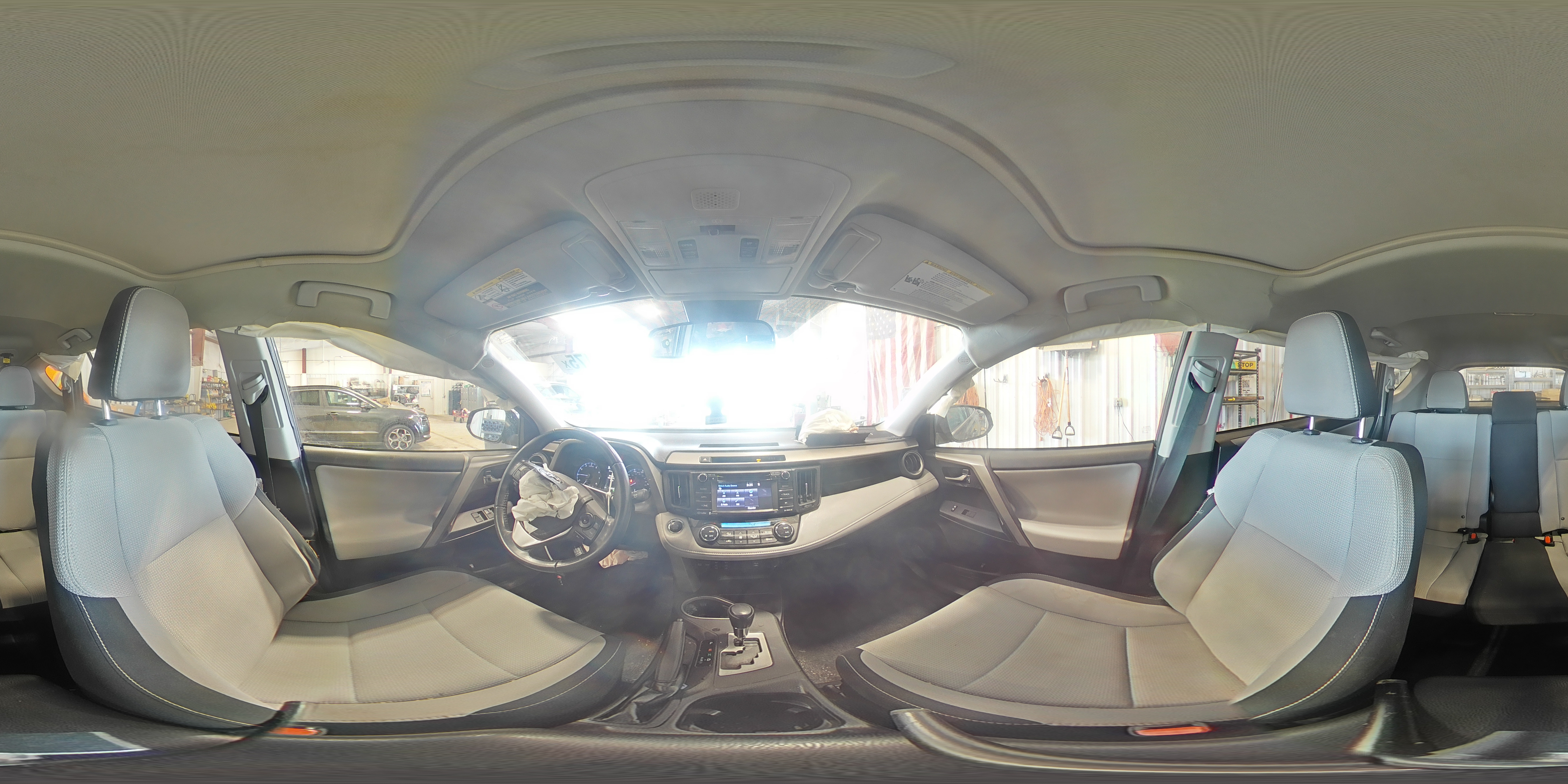 2018 Toyota RAV 4 - Image 14