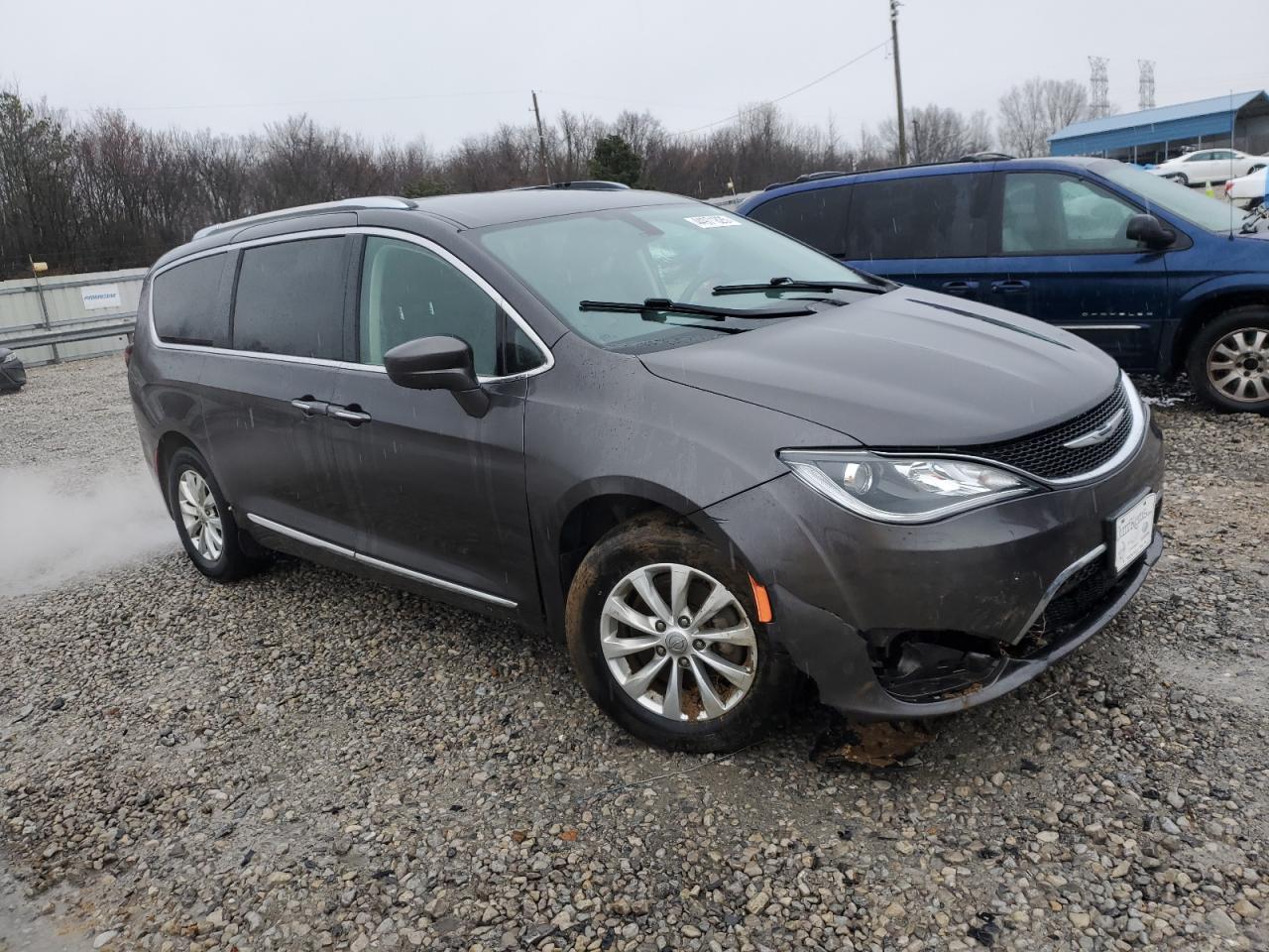2019 Chrysler Pacifica - Image 4