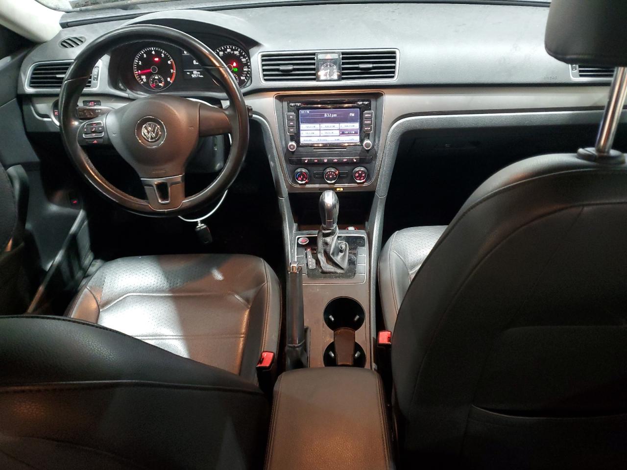 2015 Volkswagen Passat - Image 8
