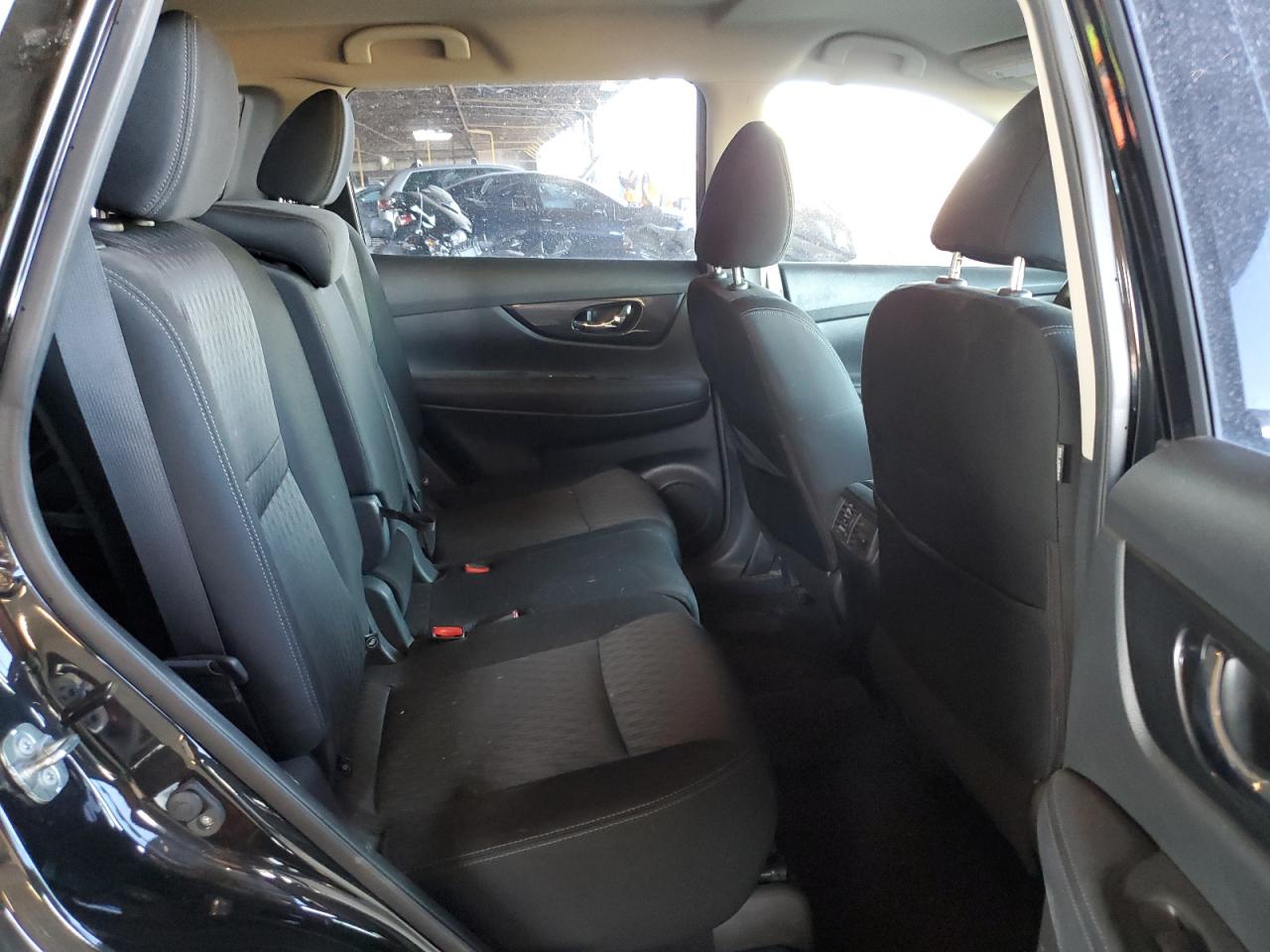 2018 Nissan Rogue - Image 11
