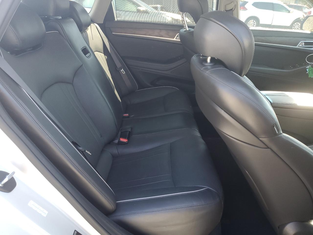 2015 Hyundai Genesis - Image 11