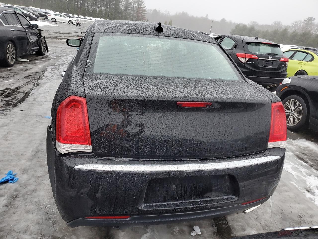 2018 Chrysler 300 - Image 6