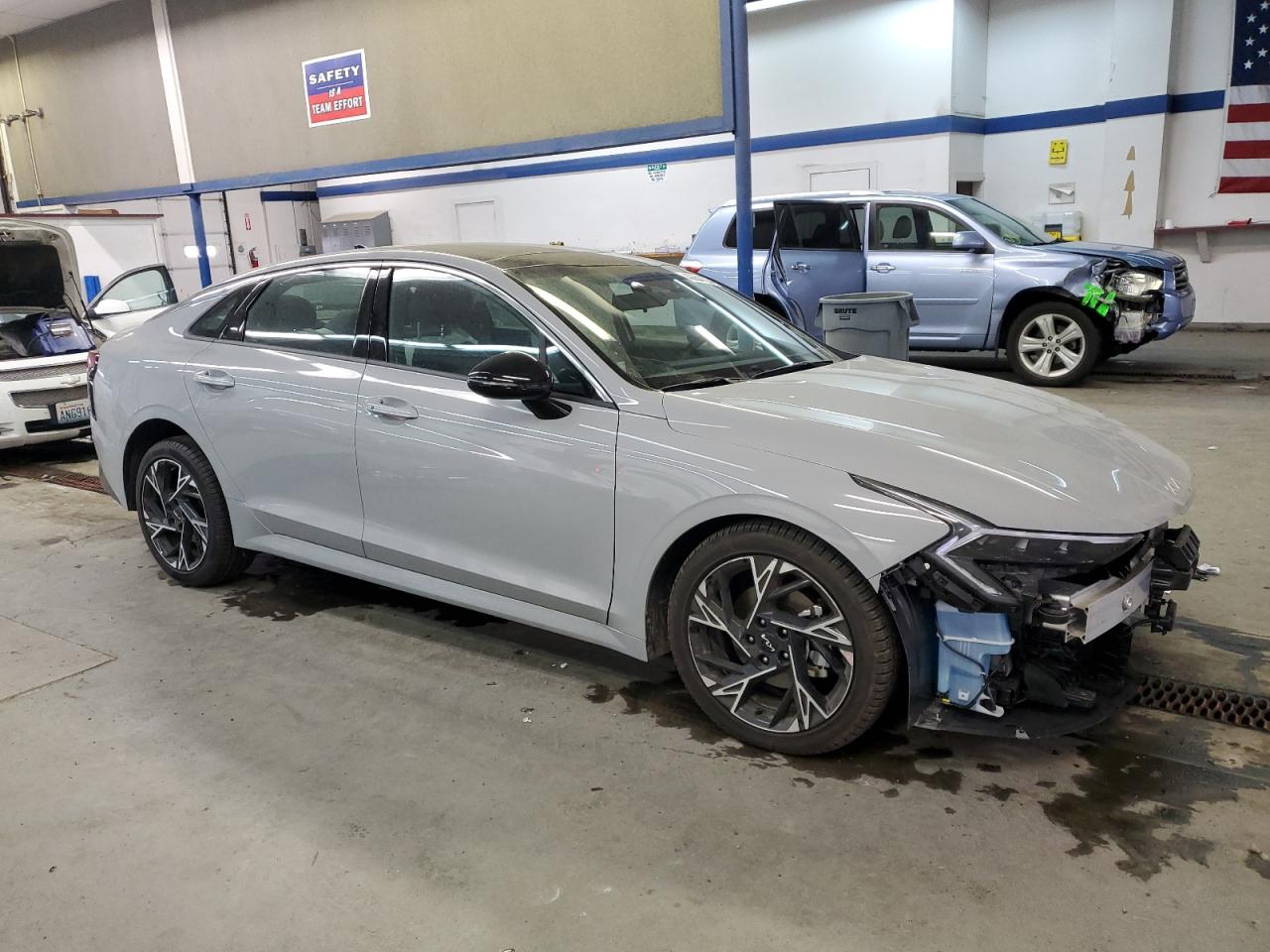 2025 Kia K5 - Image 4