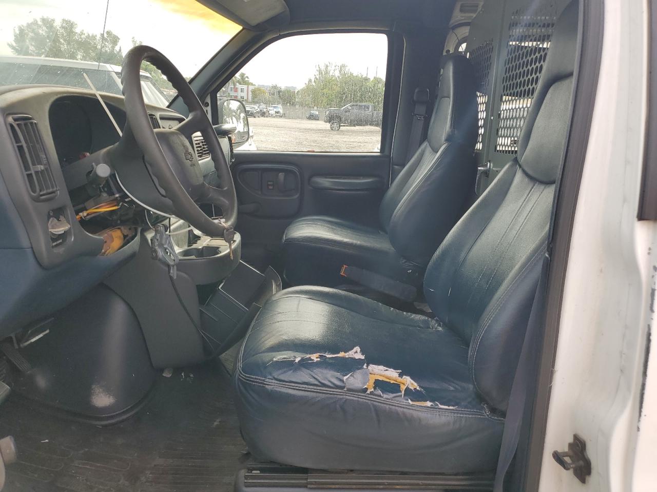 2000 Chevrolet Express G1500 VIN: 1GCFG15W6Y1111425 Lot: 42754445