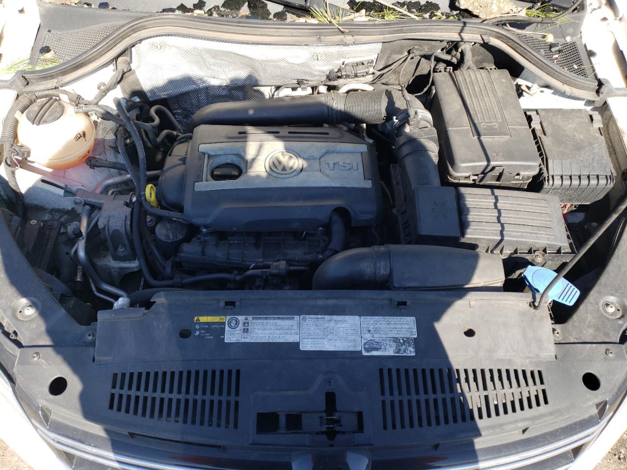 2017 Volkswagen Tiguan - Image 12