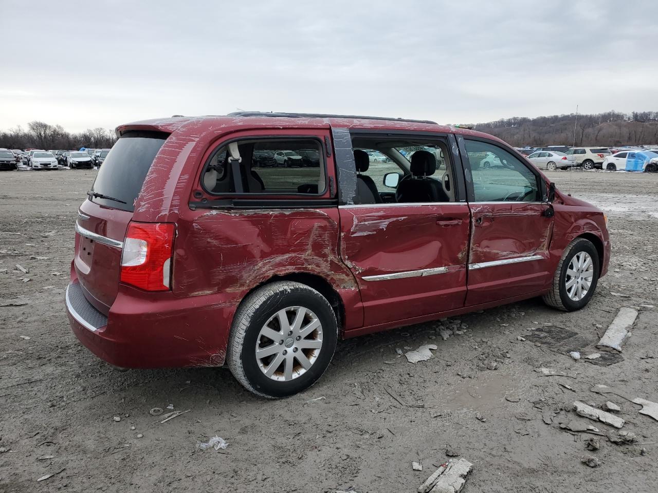 2013 Chrysler Town & Country - Image 3