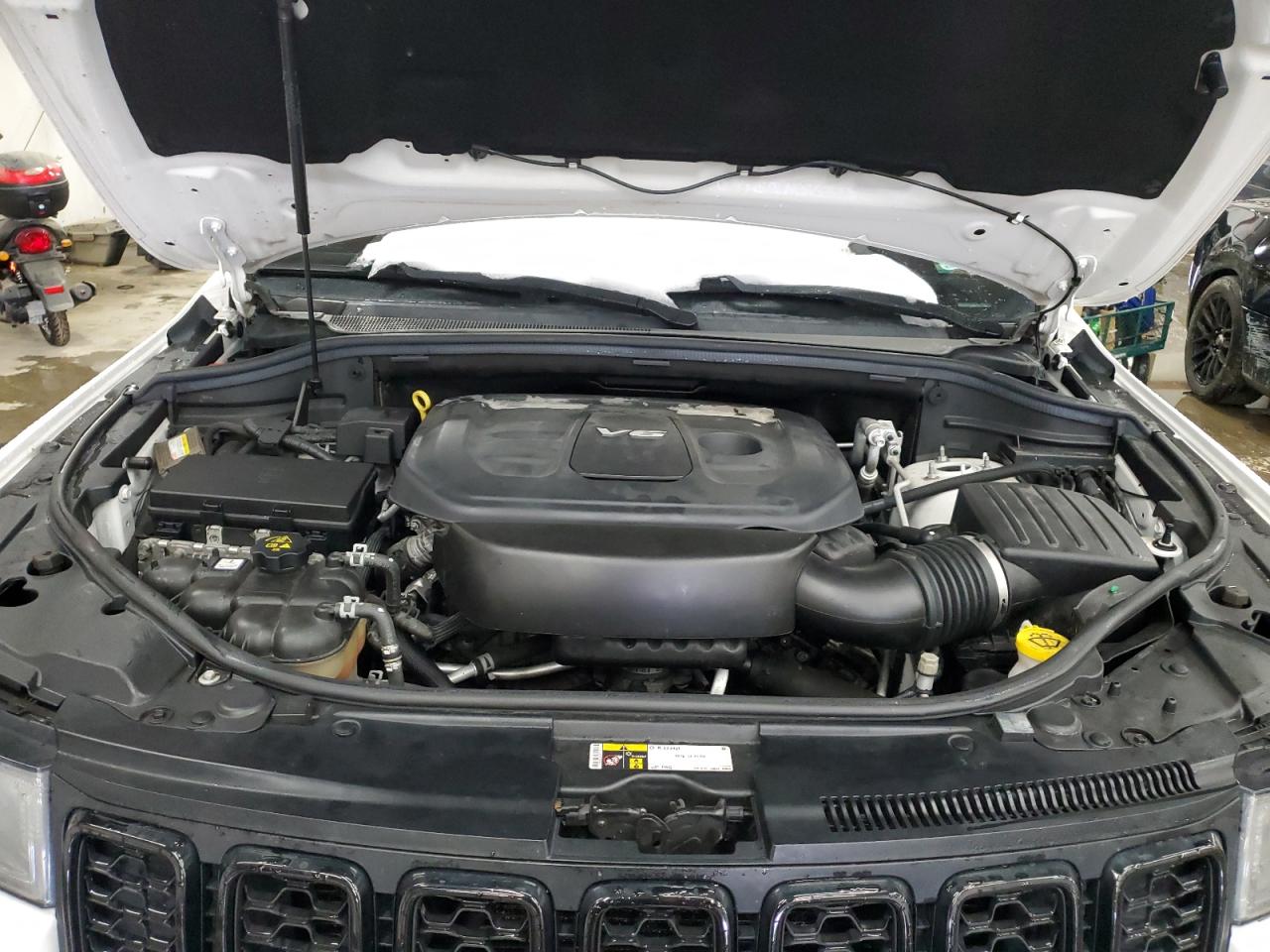 2018 Jeep Grand Cherokee - Image 12