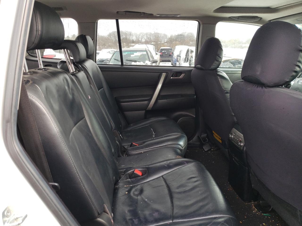 2013 Toyota Highlander - Image 11