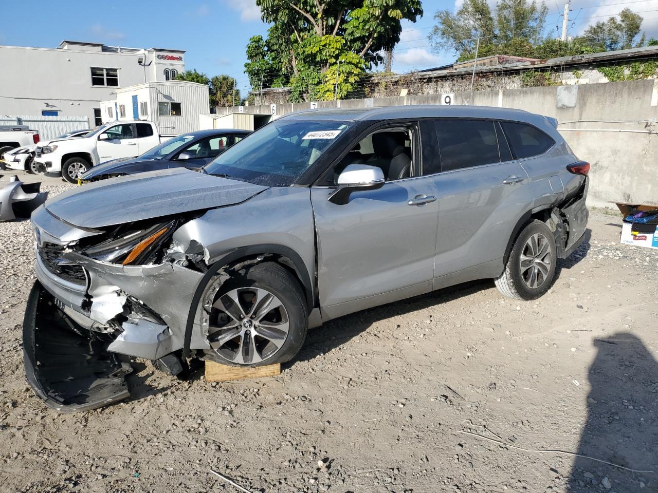 2022 Toyota Highlander - Image 1