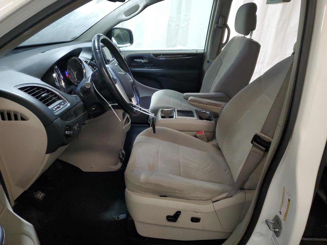2012 Chrysler Town & Country - Image 7