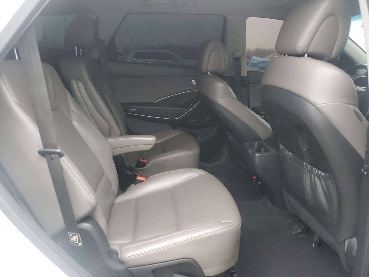 2017 Hyundai Santa Fe - Image 12