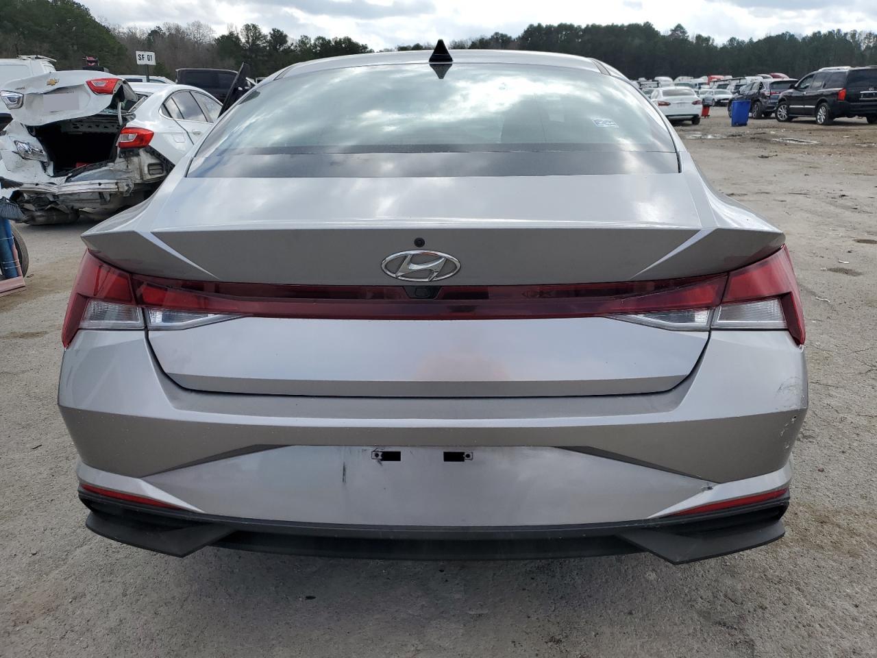 2022 Hyundai Elantra - Image 6
