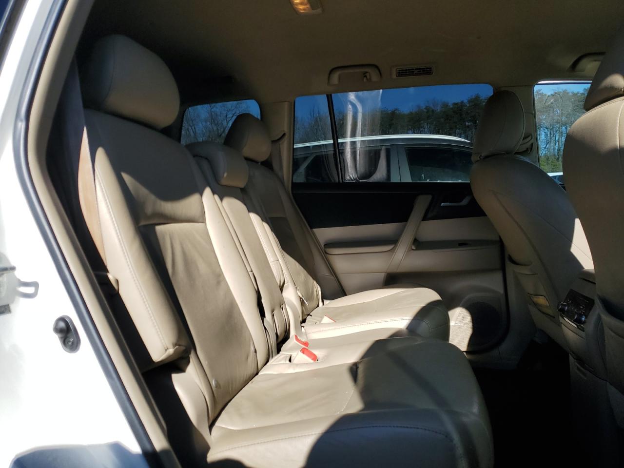 2013 Toyota Highlander - Image 11