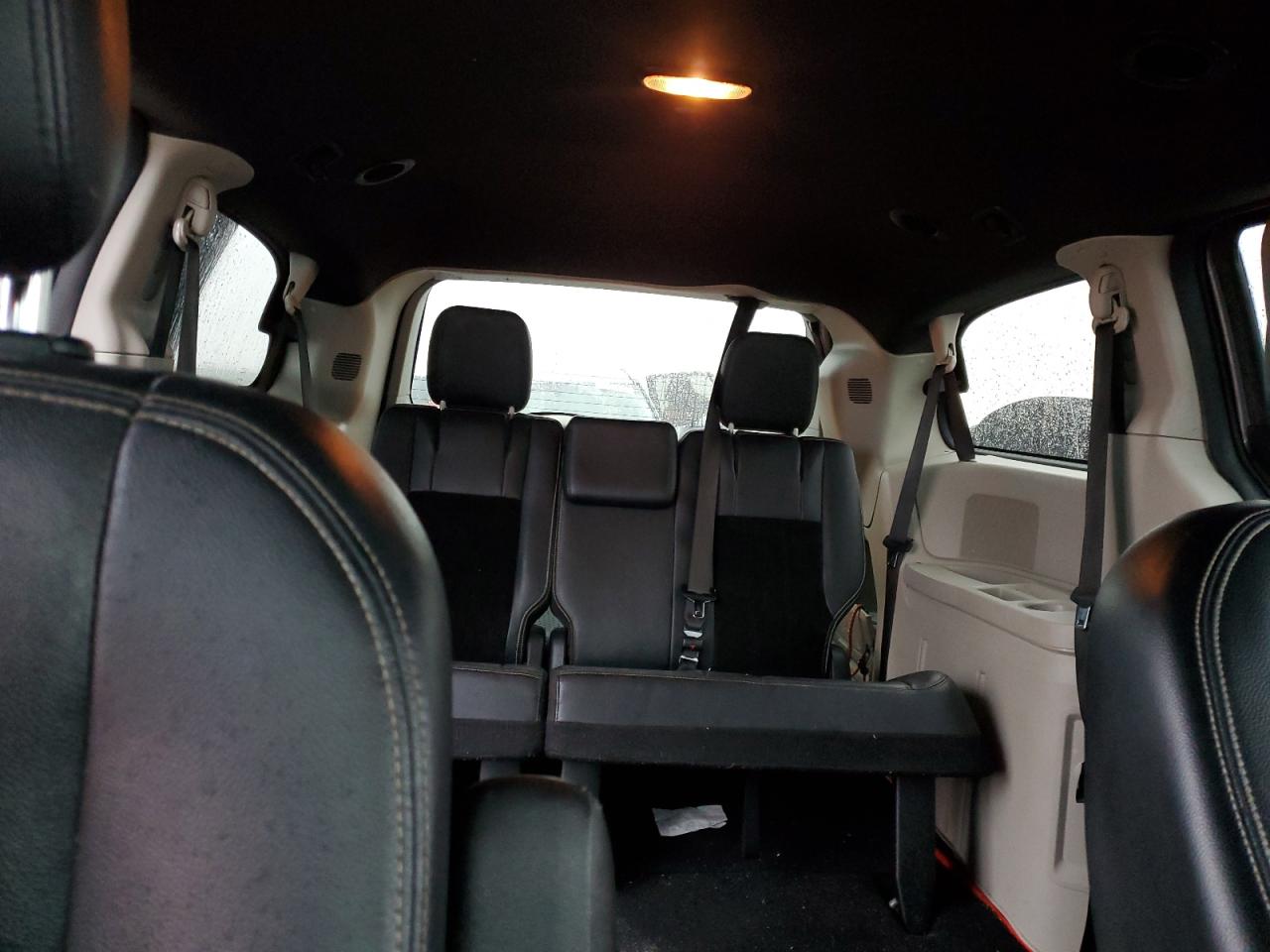 2017 Dodge Caravan - Image 10