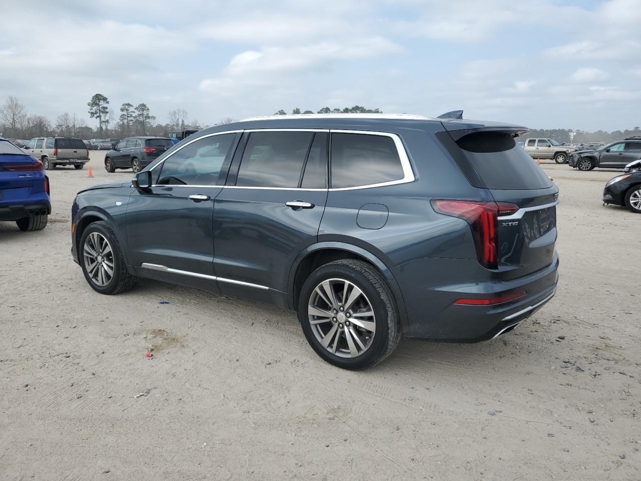 2021 Cadillac XT6 - Image 2