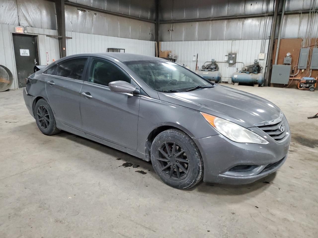2011 Hyundai Sonata - Image 4