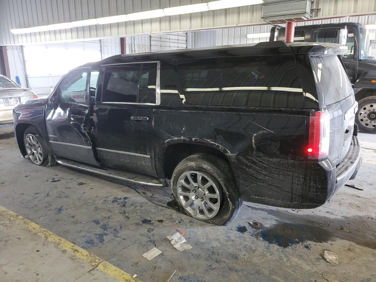 2018 GMC Yukon - Image 2