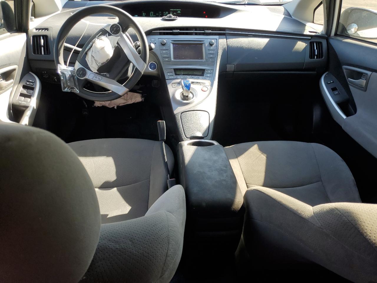 2015 Toyota Prius - Image 8
