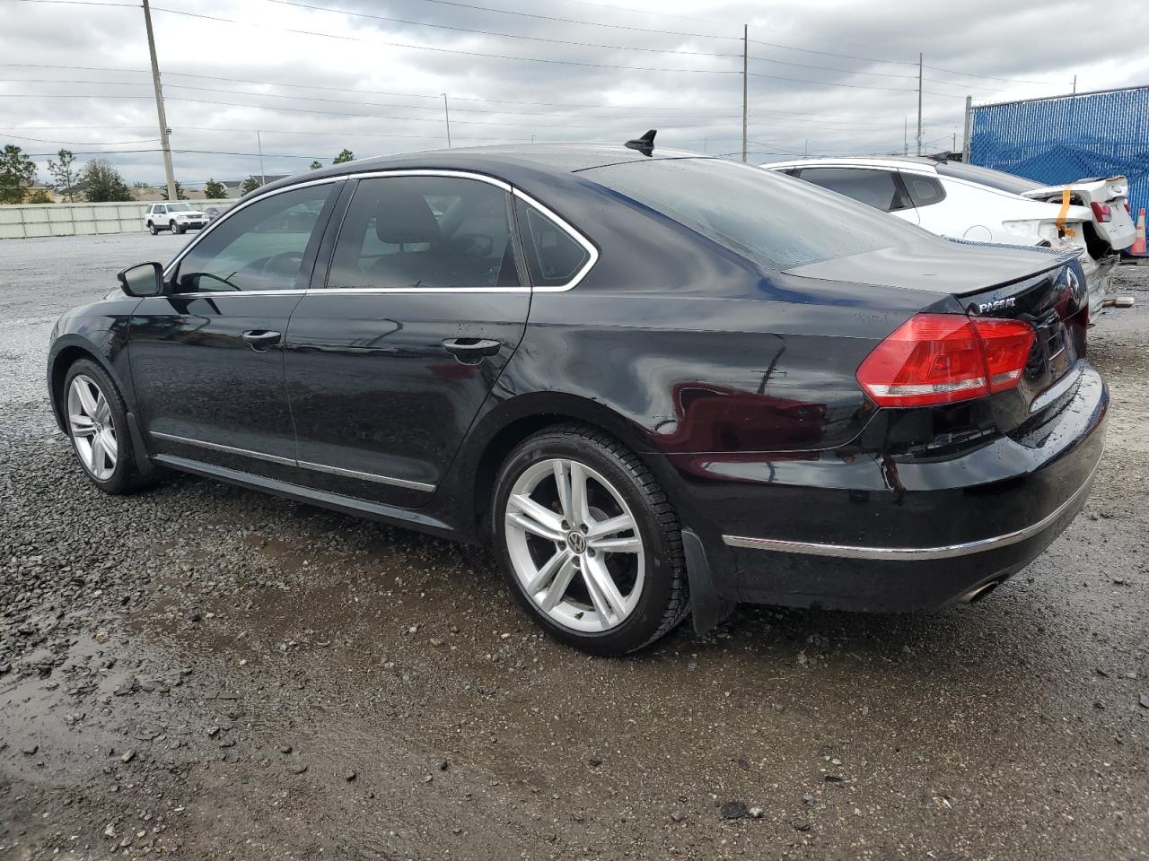 2015 Volkswagen Passat - Image 2