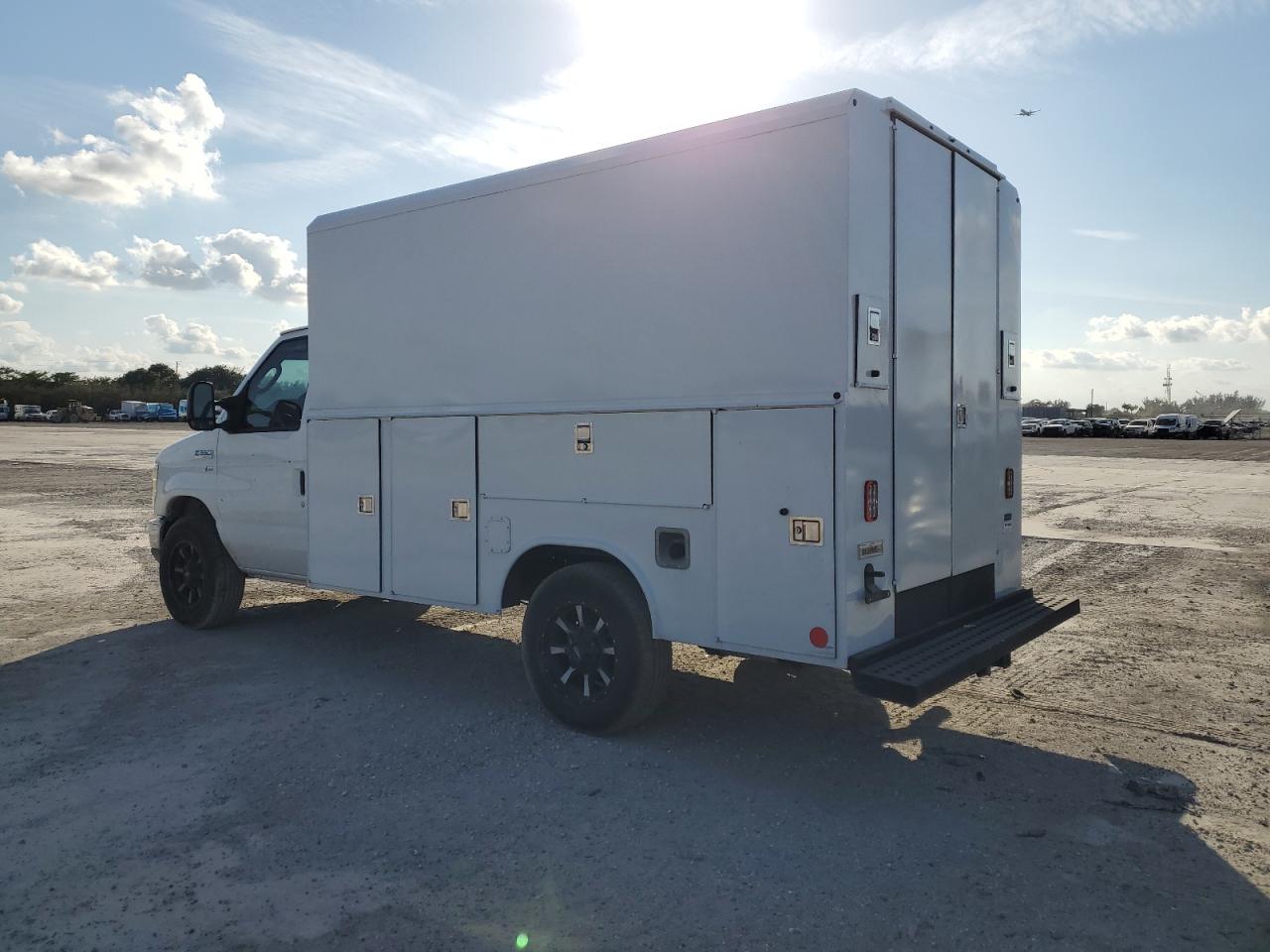 2014 Ford Econoline - Image 2