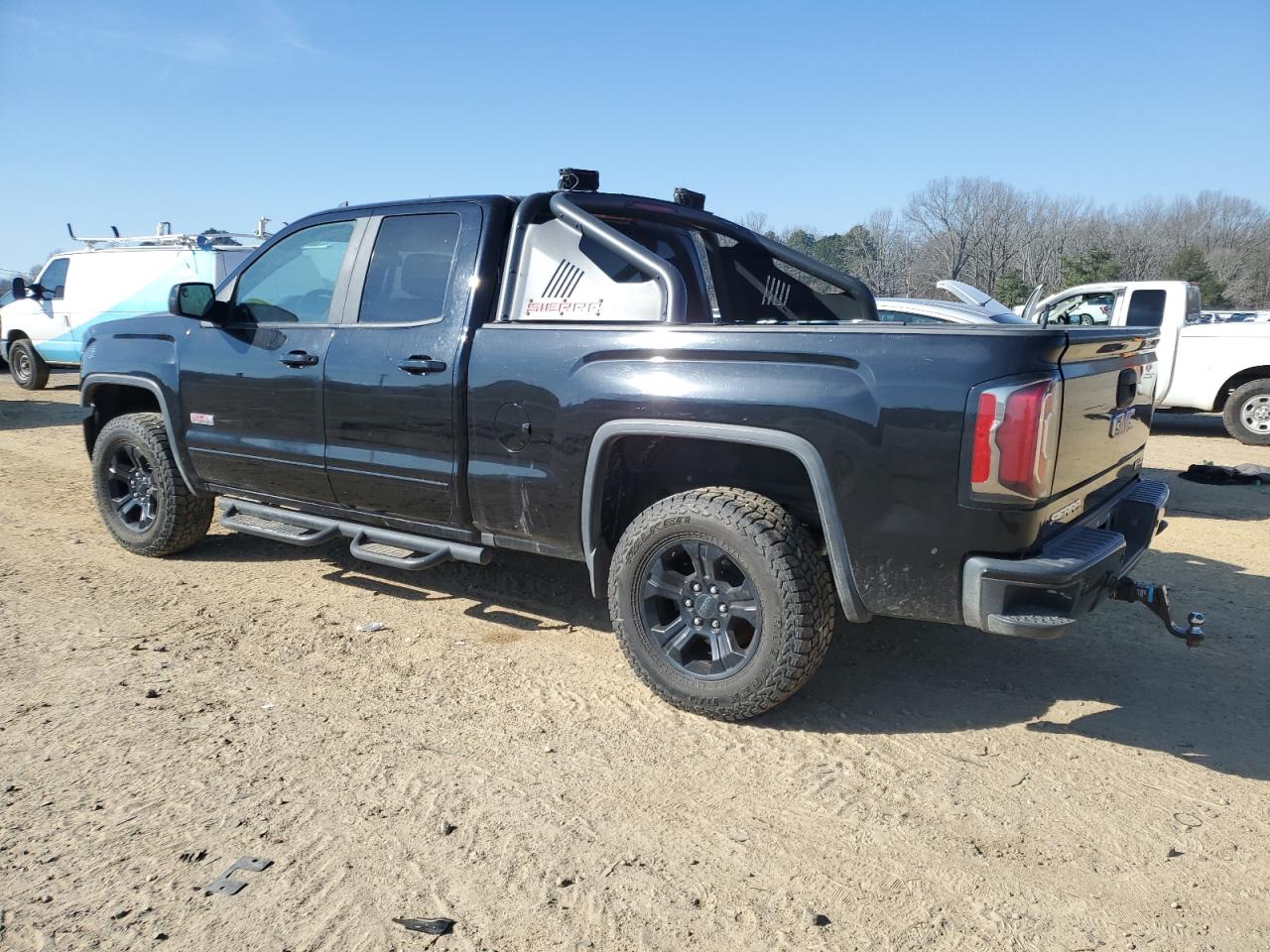 2016 GMC Sierra - Image 2