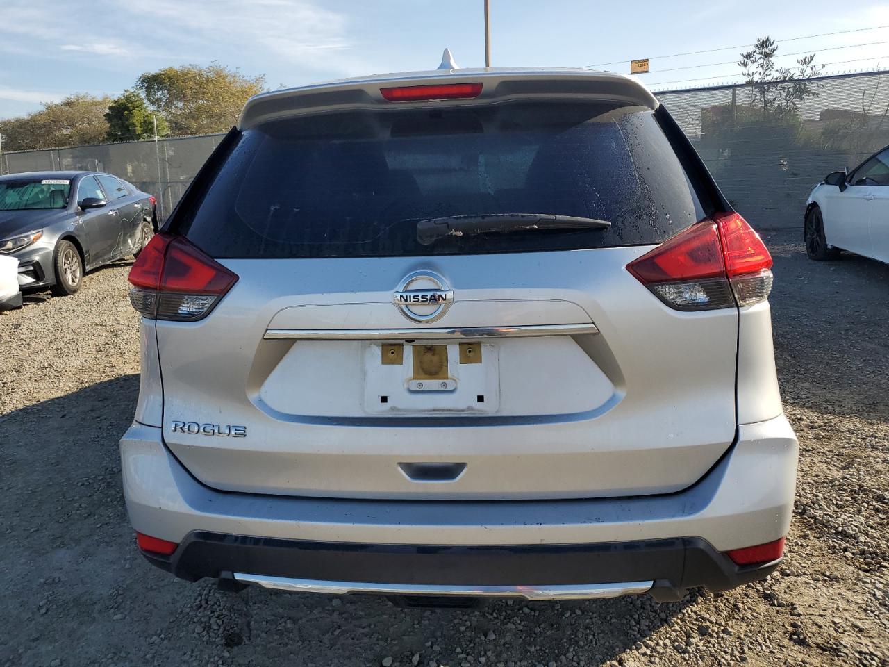 2017 Nissan Rogue - Image 6
