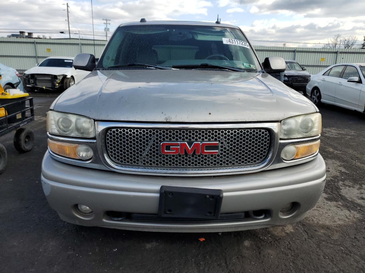 2004 GMC Yukon - Image 5