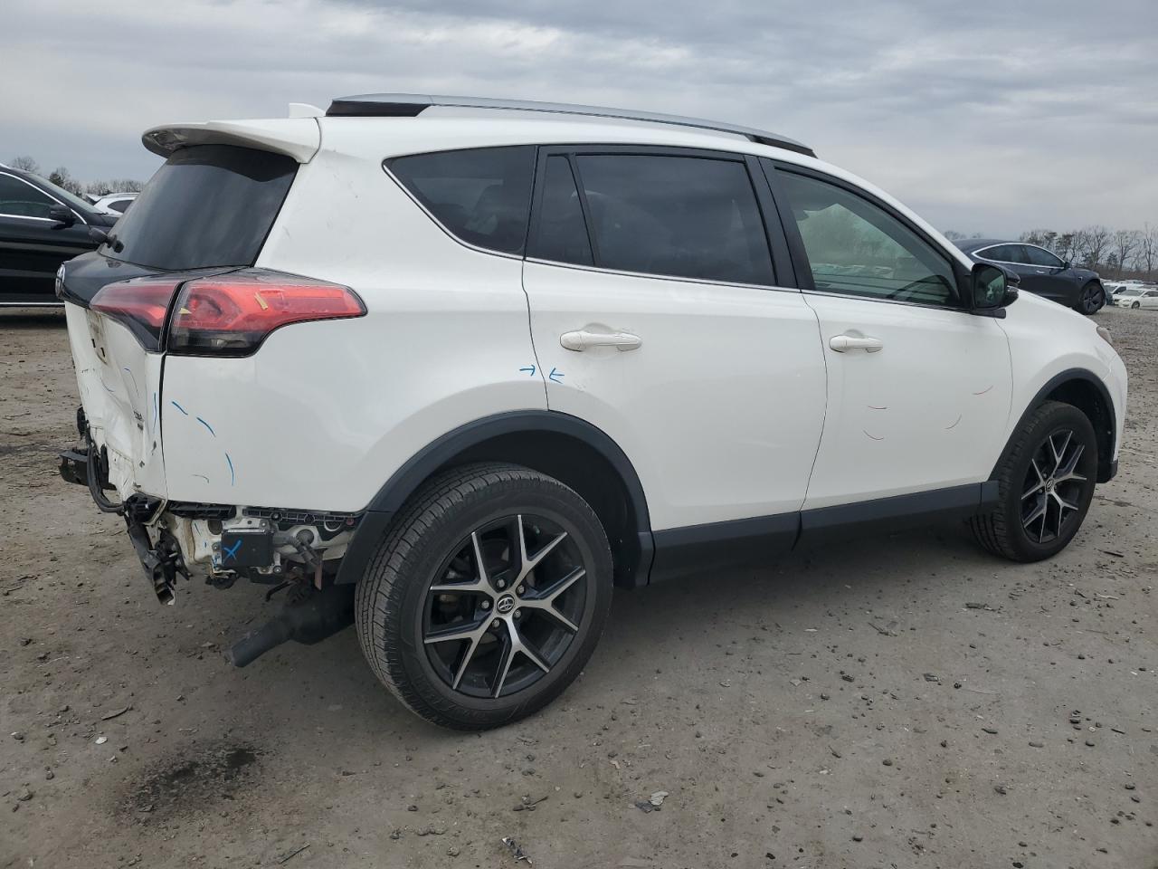 2018 Toyota RAV 4 - Image 3
