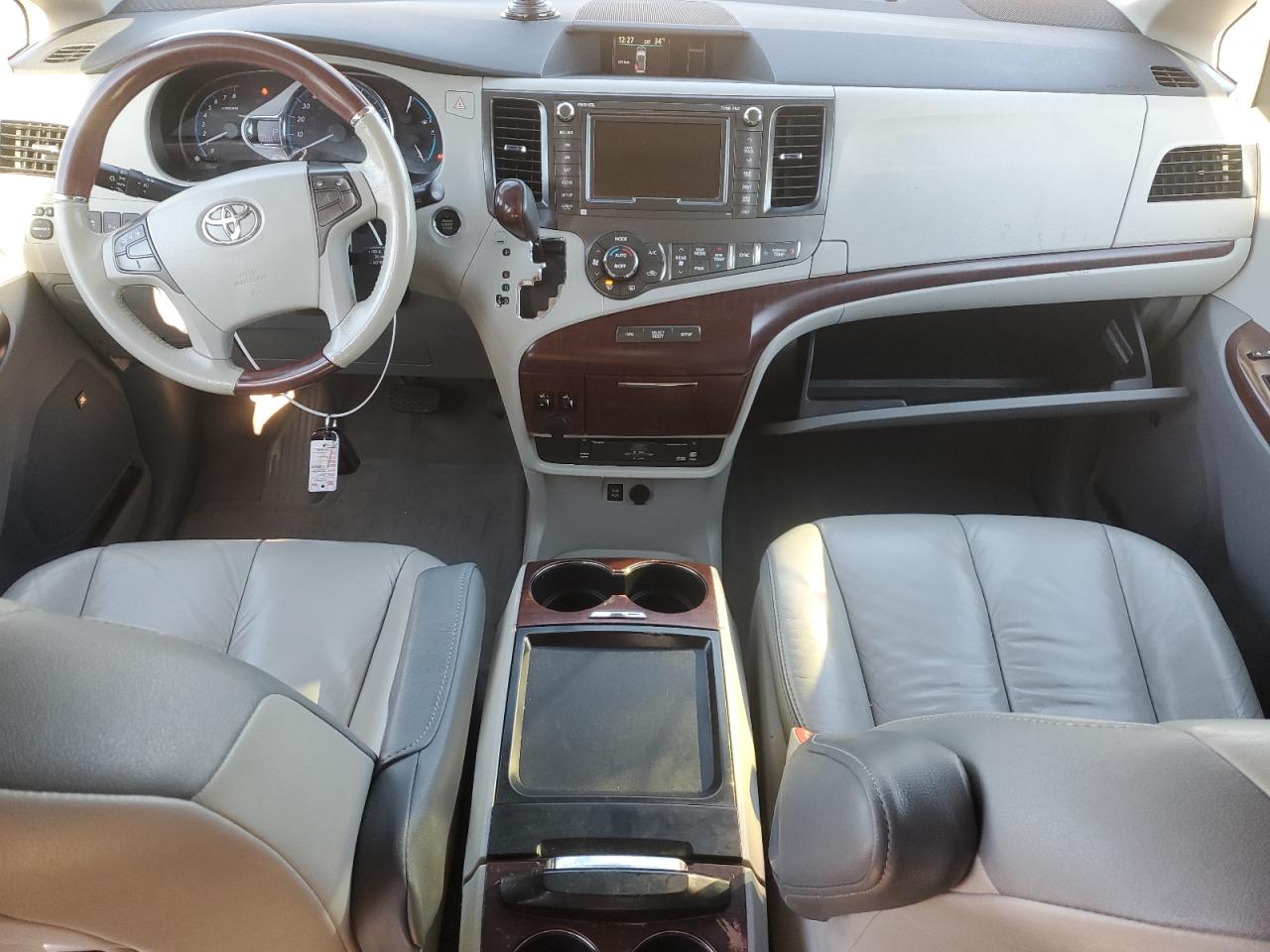 2011 Toyota Sienna - Image 8