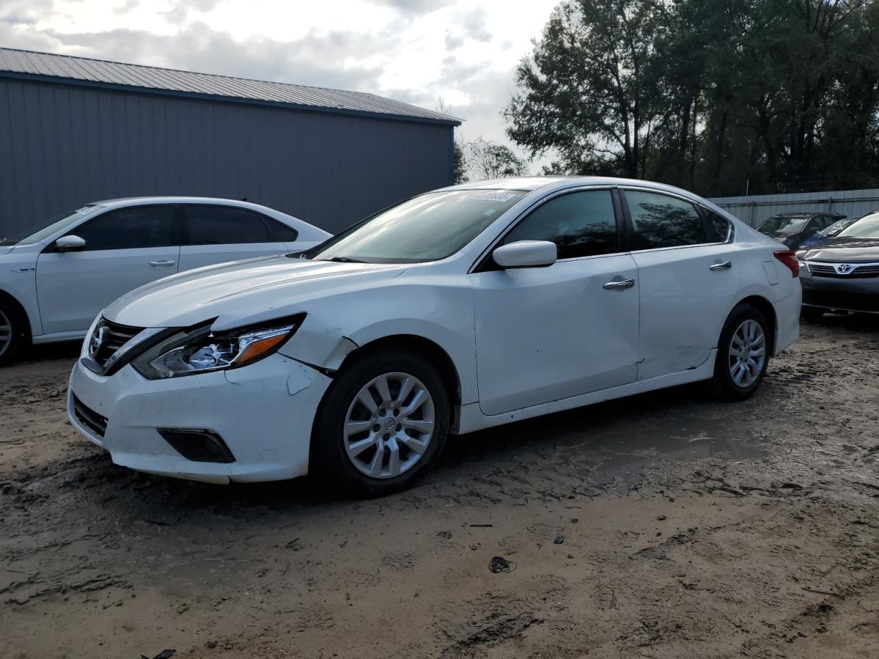 2017 Nissan Altima - Image 1