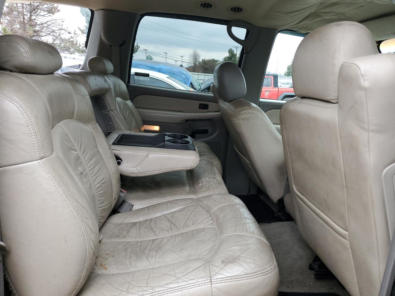 2000 Chevrolet Suburban - Image 11