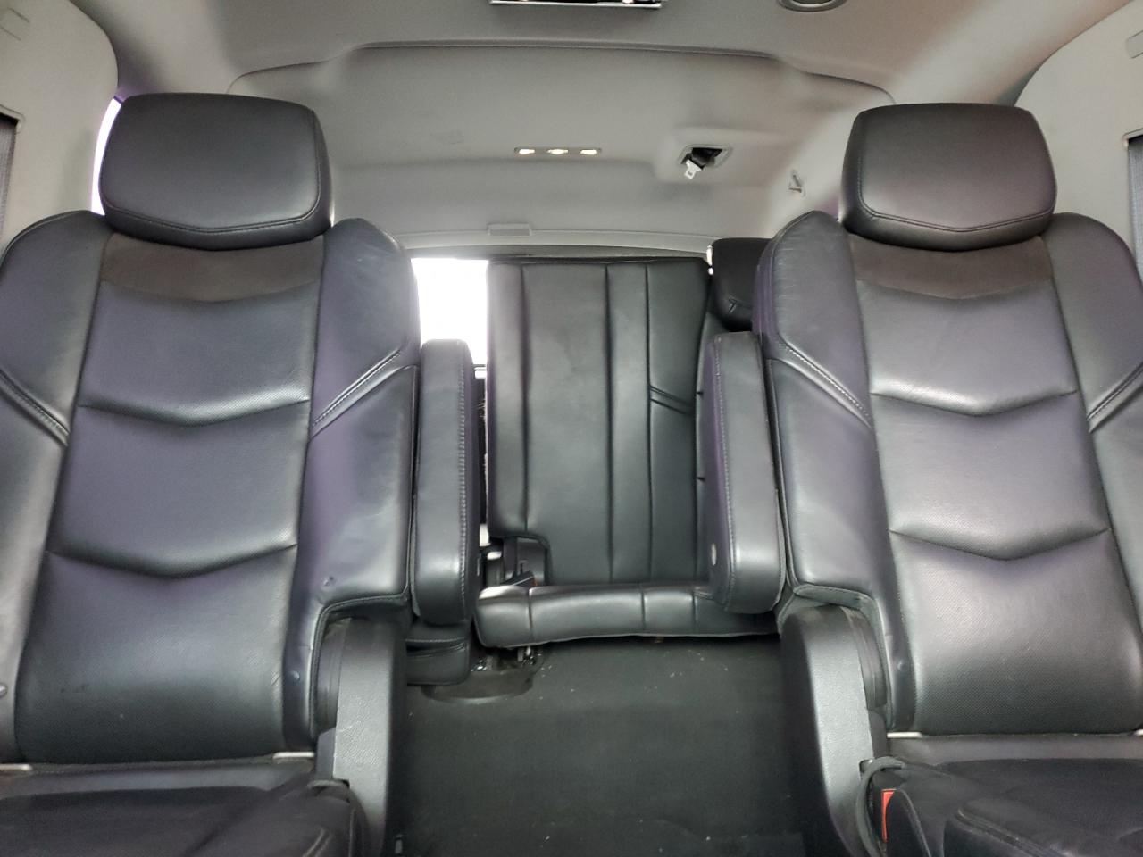 2015 Cadillac Escalade - Image 10