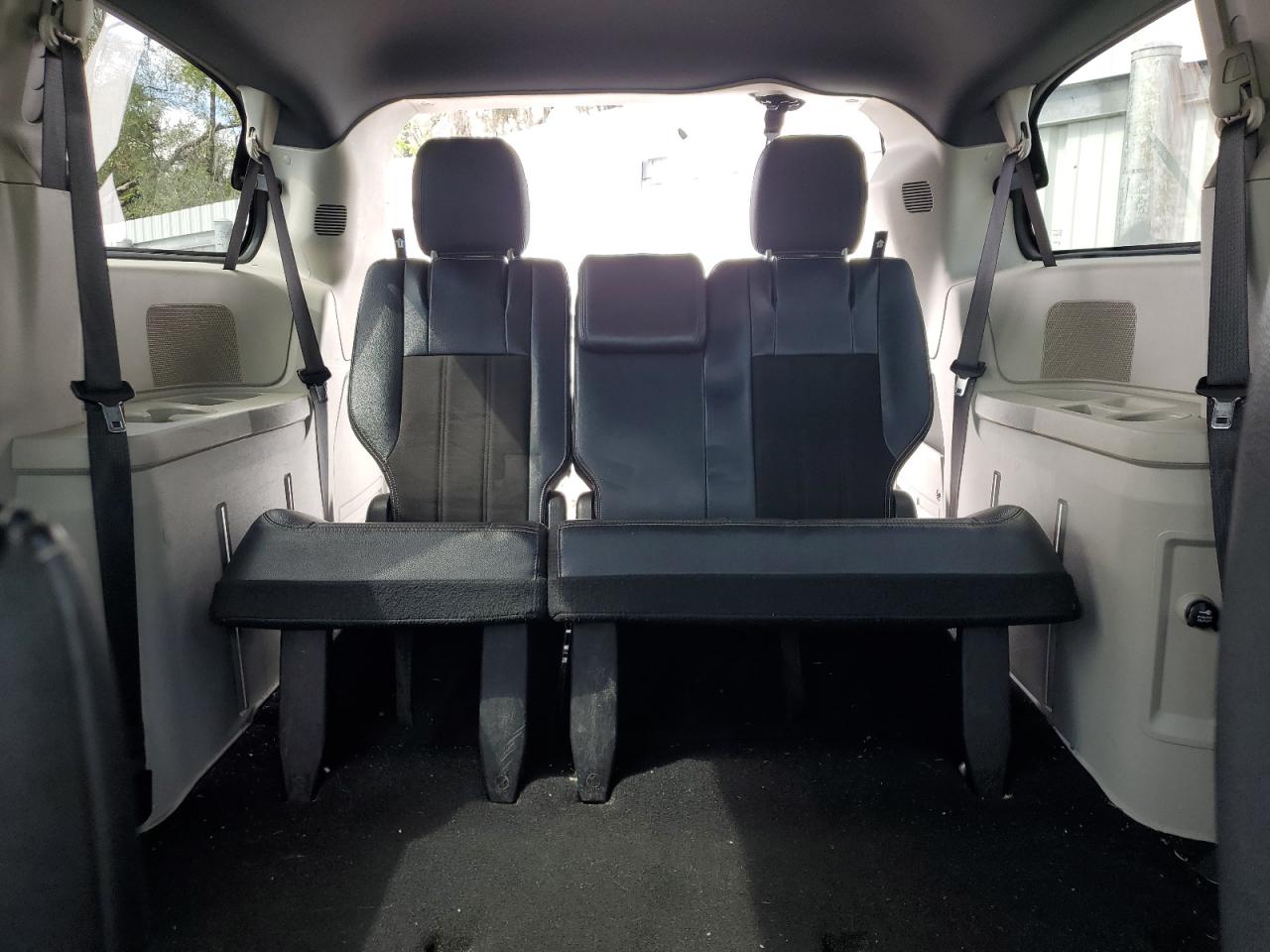 2019 Dodge Caravan - Image 10