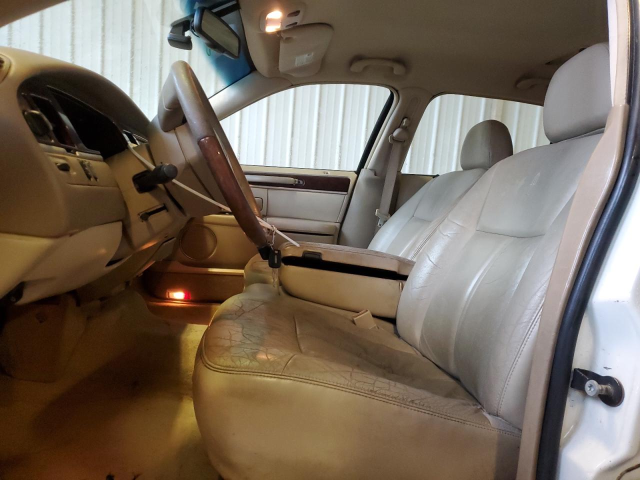 2006 Lincoln Town Car - Image 7