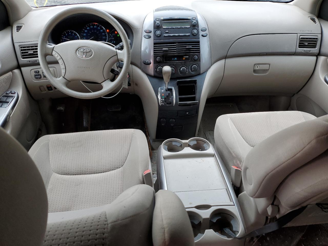 2010 Toyota Sienna - Image 8