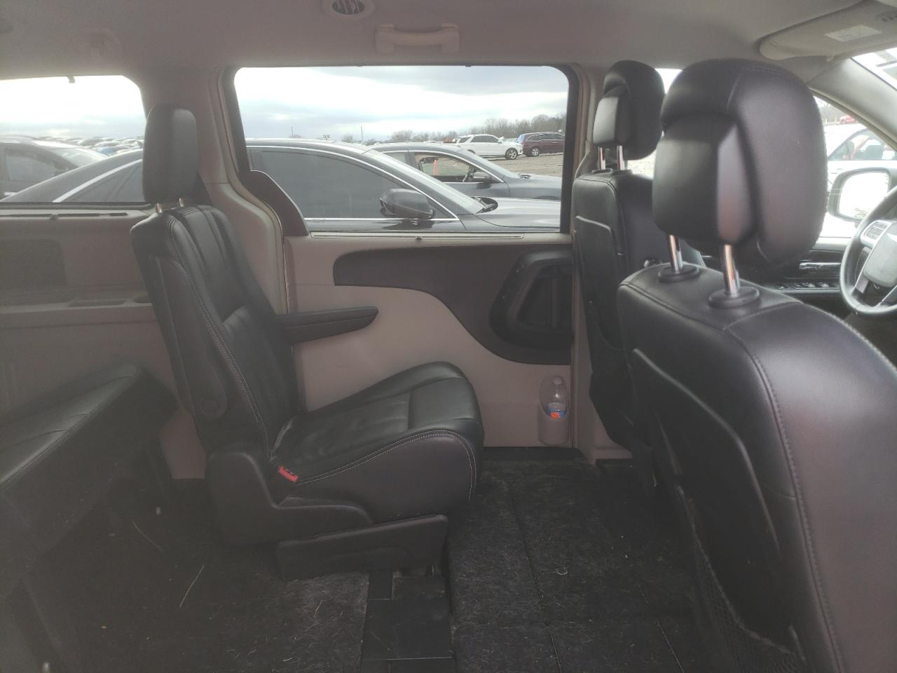 2012 Chrysler Town & Country - Image 11